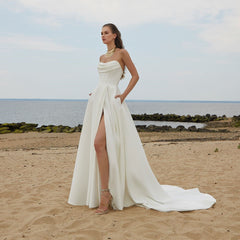 Simple, Elegant, Minimalist Wedding Dresses: Timeless Styles for Classic Brides