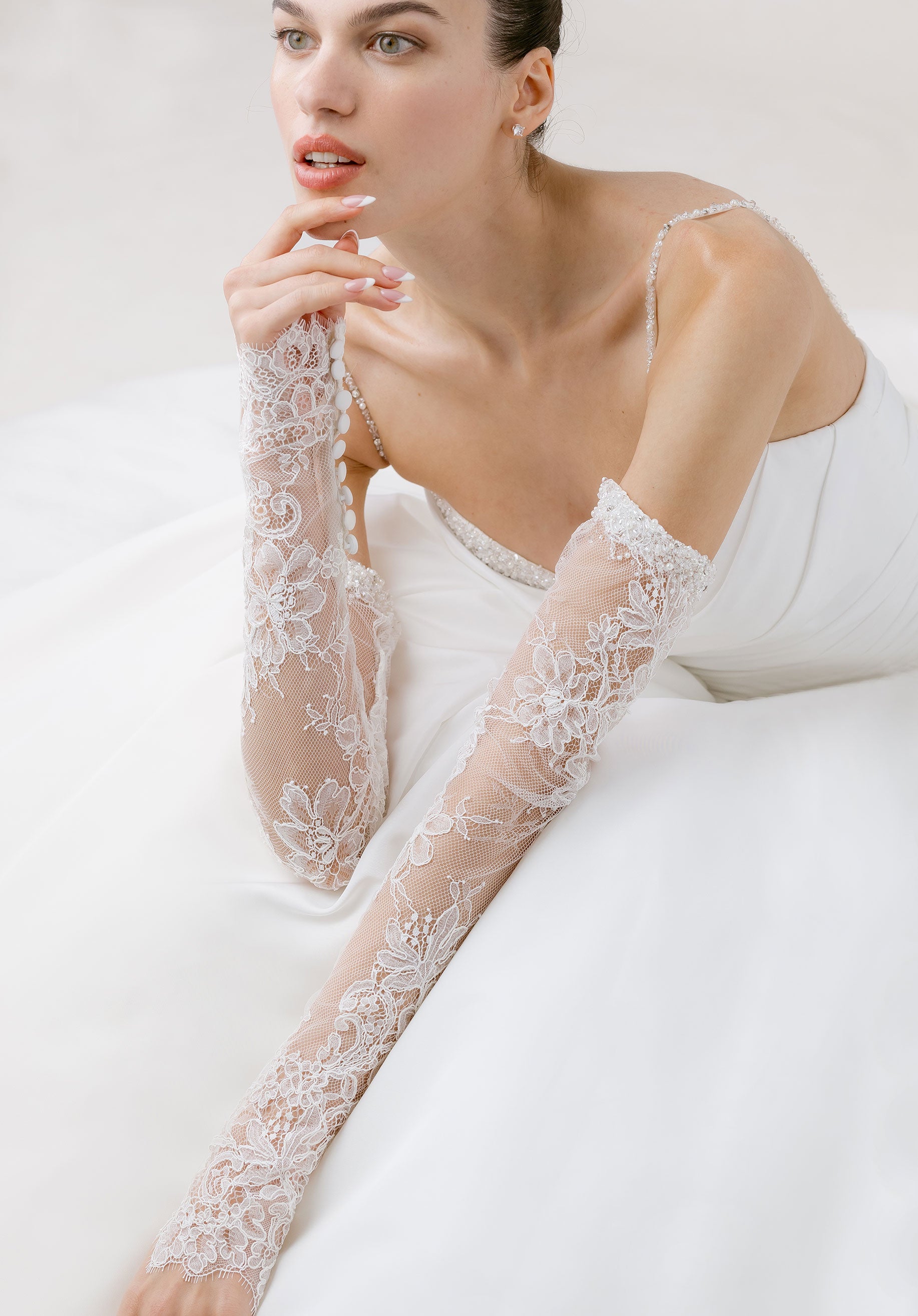 Chantilly Lace Guantlet Sleeves